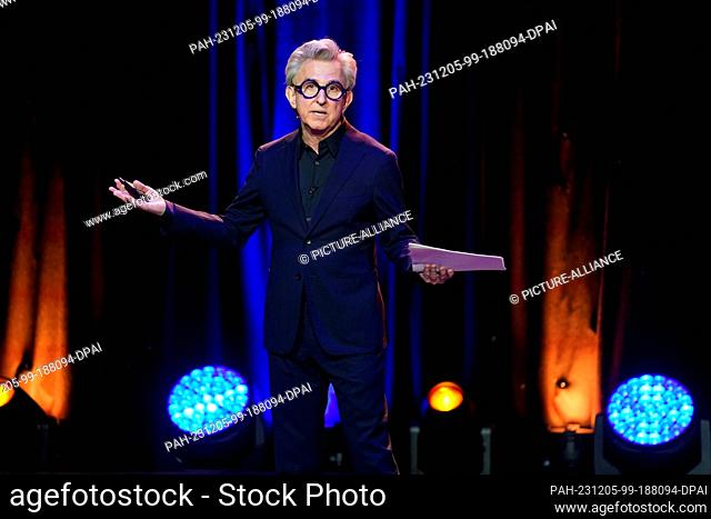 05 December 2023, Hamburg: Tom Schumacher, Chief Creative Officer of the Disney Theatrical Group, speaks on stage during the press launch of Disney's musical...