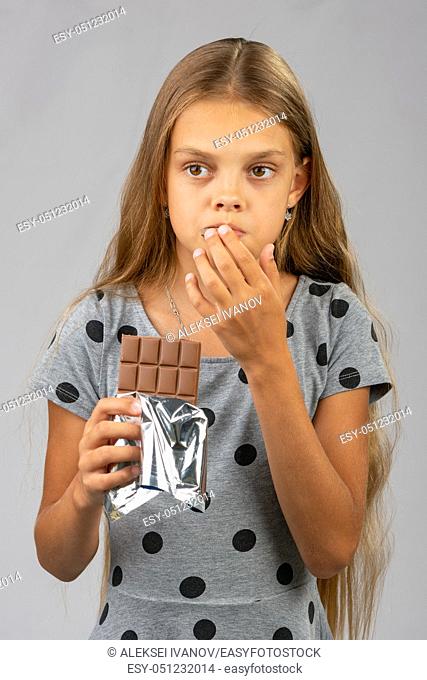 The teen girl got chocolate teeth