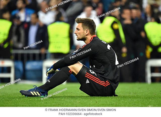 Sven ULREICH, goalie (Bayern Munich), disappointment, frustrated, disappointed, frustrated, dejected, after the end of the game, sitting on the pitch, action