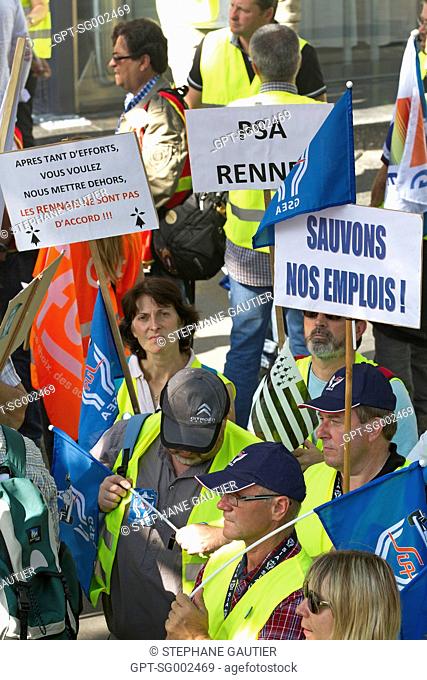 PSA RENNES EMPLOYEES IN FRONT OF THE CORPORATION'S HEADQUARTERS DEMONSTRATING AGAINST THE CLOSING OF THE FACTORY IN AULNAY DURING A MEETING OF THE CENTRAL WORKS...