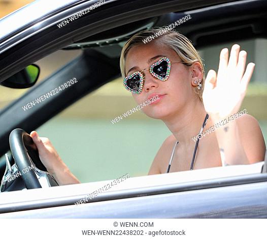 Miley Cyrus gives two big thumbs up when she arrives in Malibu Featuring: Miley Cyrus Where: Malibu, California, United States When: 30 Apr 2015 Credit: WENN