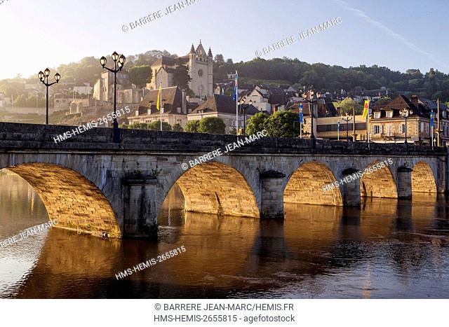 France, Dordogne, Périgord Noir, Terrasson Lavilledieu, town on the Vezere River banks