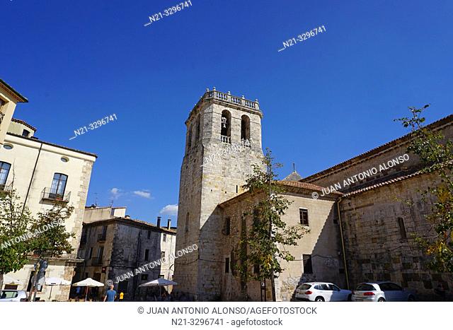 Sant Pere Church on Sant Pere Square. Medieval town of Besalú, La Garrotxa, Province of Girona, Catalonia, Spain, Europe