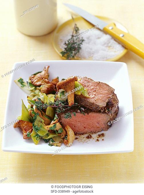 Beef fillet with chanterelles, leeks and thyme