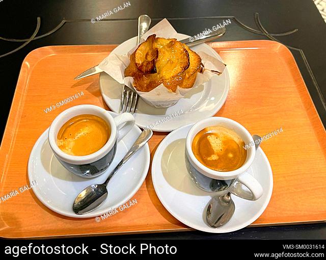 Two cups of coffee with apple muffin on a tray