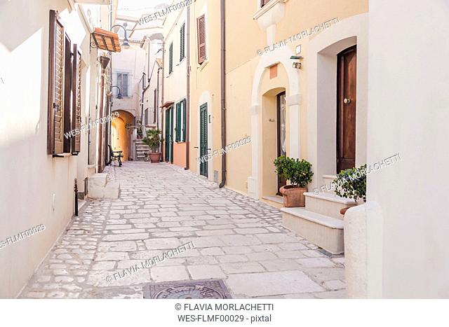 Italy, Molise, Termoli, Old town, empty alley