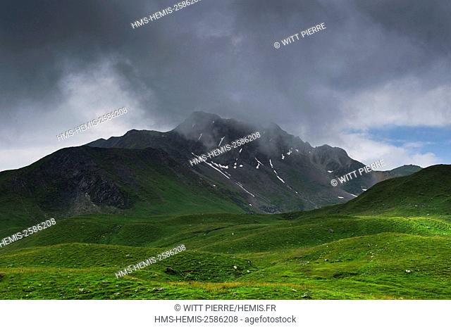 France, Savoie, Beaufortain valley, Beaufort sur Doron, Cormet d'Arêche pass, the Cret du Rey (2633m)
