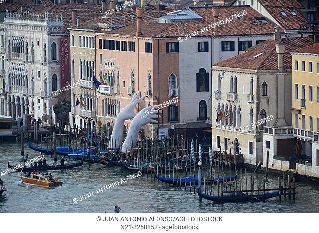Partial view of the Grand Canal. The big hands are Lorenzo Quinn's sculpture "Support", which, in fact, seems to support the Hotel Ca S'agredo