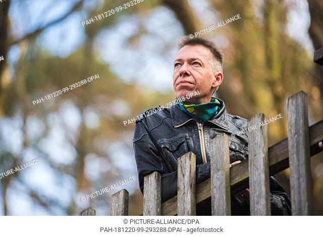 18 December 2018, Bavaria, Unterhaid: The brother of the hitchhiker Sophia, Andreas Lösche, who was killed in June 2018, leans against a fence in the historic...