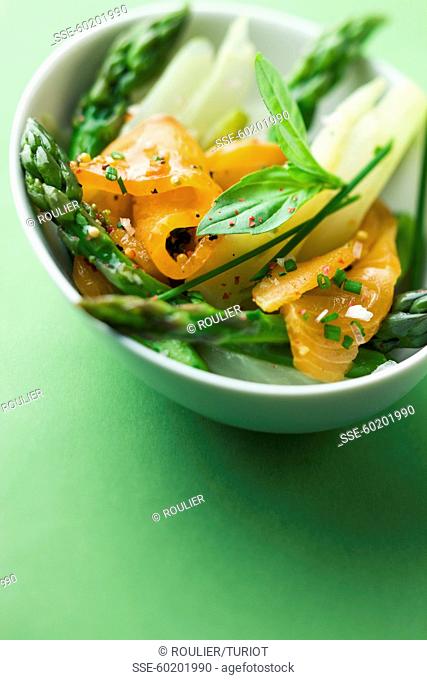 Green asparagus and salmon salad