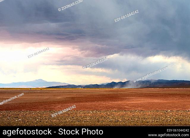 Emergence of dust storms in the desert of Salinas Grandes, northern Argentina