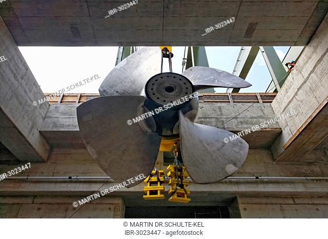 Construction site of the new hydropower plant in Rheinfelden, shaft 3, positioning the impeller, 6.5 metres in diameter and weighing 40 tons