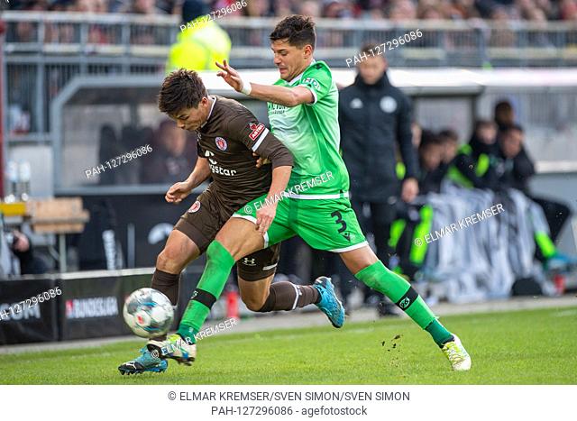 Ryo MIYAICHI (left, STP) versus Miiko ALBORNOZ (H), Action, duels, Soccer 2. Bundesliga, 15. matchday, FC St.Pauli (STP) - Hanover 96 (H) 0: 1