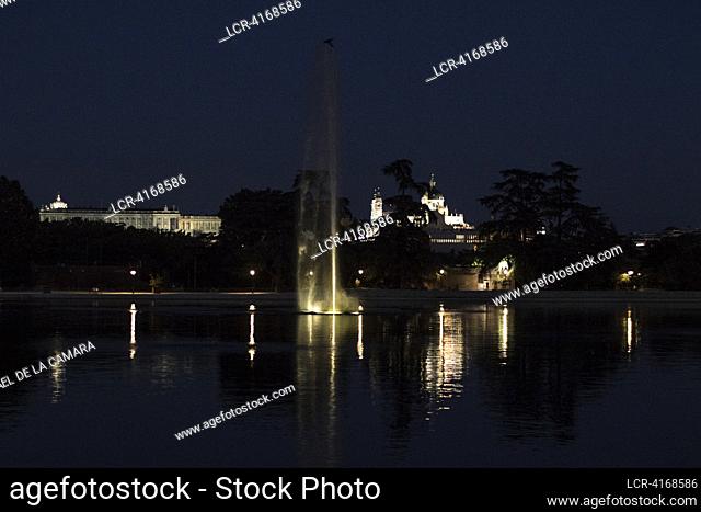 ARTIFICIAL LAKE AT NIGHT FROM THE 16TH CENTURY COMMISSIONED BY KING FELIPE II IN THE ROYAL SITE OF THE COUNTRY HOUSE AND WHOSE LAST RESTORATION WAS CARRIED OUT...