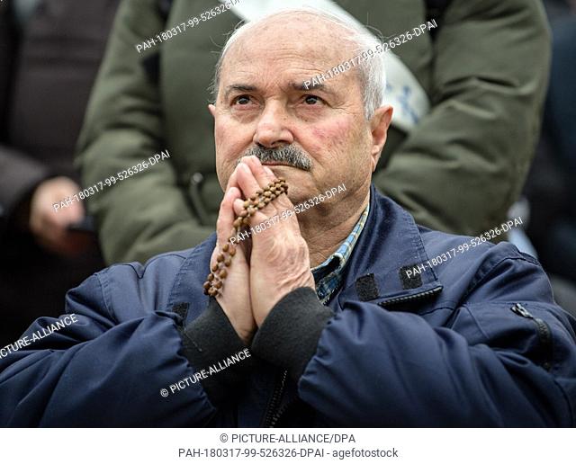 17 March 2018, Germany, Unterflossing: Self-appointed seer, Salvatore Caputa, from Italy holding his hands in prayer during the apparent apperance of the Virgin...