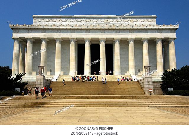 Das Lincoln Memorial im Stil eines griechischen dorischen Tempels, Washington D.C., USA / Lincoln Memorial in the form of a Greek Doric temple, Washington D