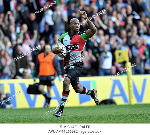 21 4 12 Twickenham, England Ugo Monye of Harlequins runs in for a try during the Aviva Premiership game between Harlequins and Leicester Tigers at Twickenham...