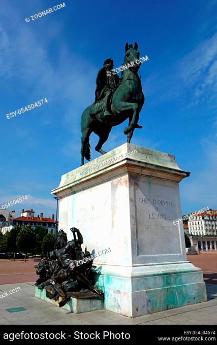 Place Bellecour, bronze horse, equestrian statue, keepsake, commemoration, Sculpture, Artwork, Sculpture, Statue, Equestrian Statue