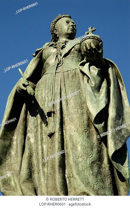 England, West Midlands, Birmingham, The statue of Queen Victoria in Victoria Square