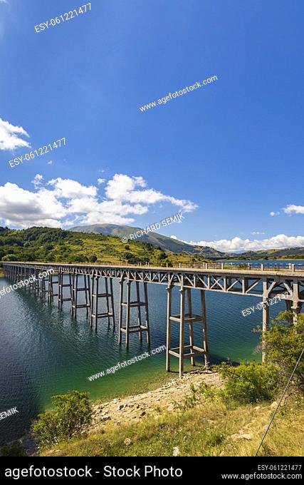 Bridge Ponte delle Stecche, Lago di Campotosto in National Park Gran Sasso e Monti della Laga, Abruzzo region, Italy