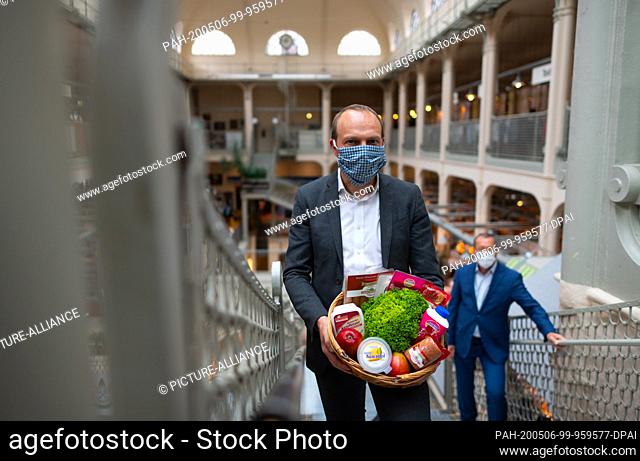 06 May 2020, Saxony, Dresden: Wolfram Günther (Bündnis 90/Die Grünen), Minister of the Environment of Saxony, is standing in the Neustadt market hall on the...