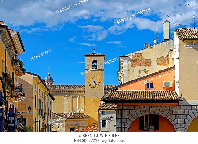 Straßenszene, Kirche, Duomo di Santa Maria Maddalena, Mercatino Antiquariato Vintage Desenzano