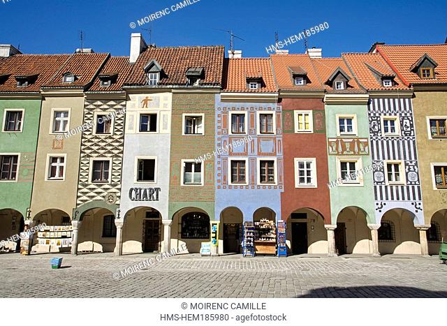 Poland, Wielkopolska Region, Poznan, coloured facades in Old Market Square in the historical downtown