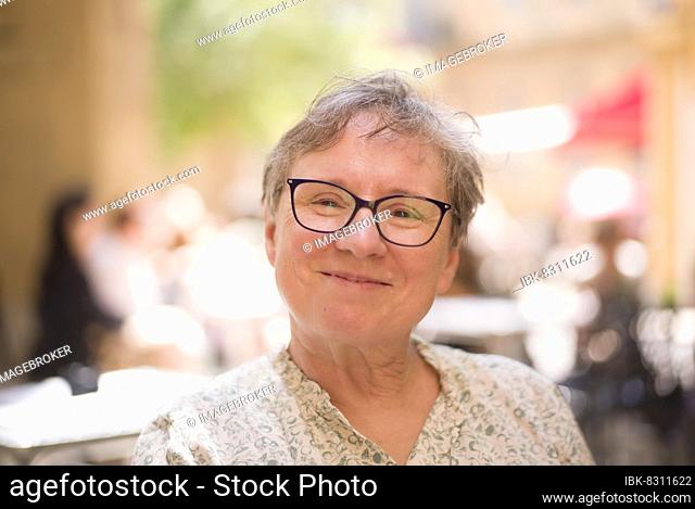 Elderly woman, best agers, portrait, bille, smiles, Aix-en-Provence, Bouches-du-Rhône, Provence-Alpes-Côte d'Azur, France, Europe