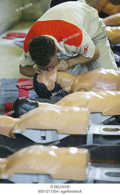 FIRST AID<BR>Photo essay.<BR>Mouth to mouth resuscitation. Training by French Red Cross