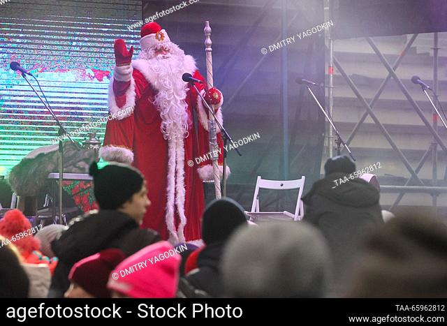 RUSSIA, MARIUPOL - DECEMBER 21, 2023: A Father Frost is seen at the unveiling of a Christmas tree. Dmitry Yagodkin/TASS