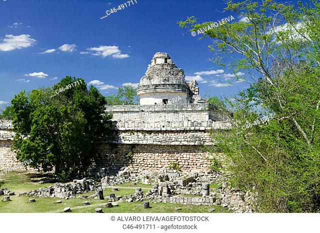 'El Caracol' (the Snail) observatory, Mayan ruins of Chichen Itza. Yucatan, Mexico