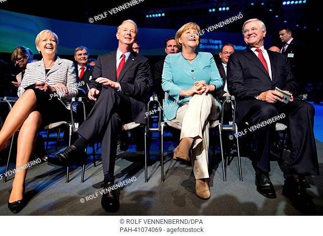 Premier of North Rhine-Westphalia Hannelore Kraft (SPD, L-R), CEO of Bayer, Marijn Dekkers, German Chancellor Angela Merkel (CDU) and chairman of the board of...