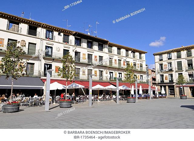 Sidewalk cafes, Plaza de los Fueros, Tudela, Navarra, Spain, Europe