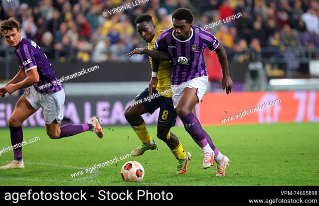 Union's Amani Lazare and Toulouse's Logan Costa fight for the ball during a soccer game between Belgian Royale Union Saint Gilloise and French Toulouse FC