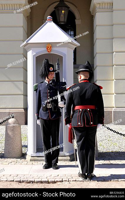 Guard of Honour, Castle, Det kongelige slott, Guardsman, Guardsmen, Royal City Castle, Oslo, Norway, Europe