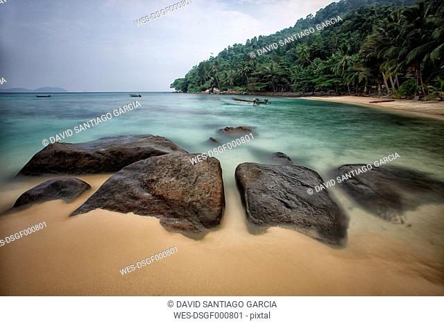 Malaysia, Tioman Island, beach with boulders