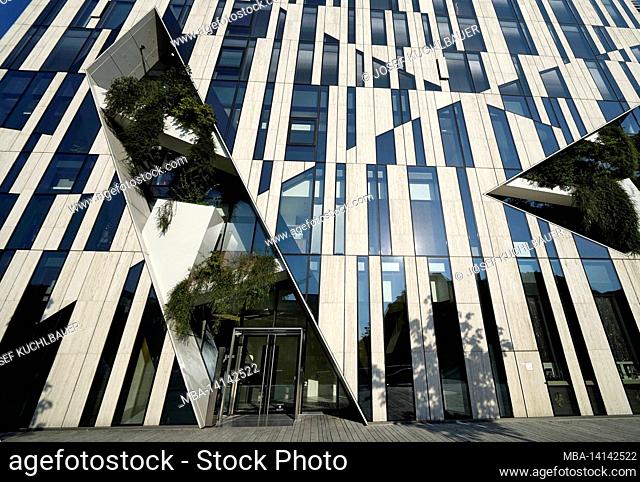 germany, north rhine-westphalia, düsseldorf, königsallee, kö-bogen, modern futuristic office building, green facade plants