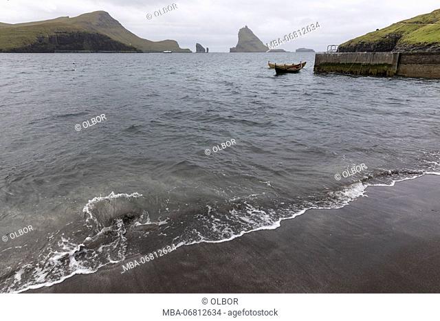 Faroes, Vagar, Bour, boat