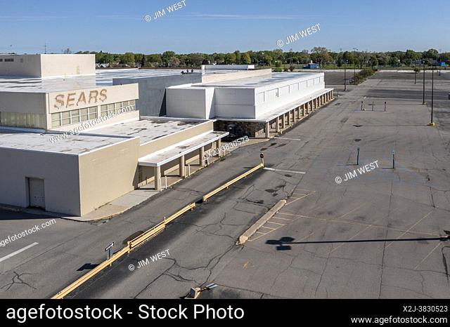 Lincoln Park, Michigan - A closed Sears store in the former Lincoln Park Shopping Center in suburban Detroit. The store is one of hundreds the retailer has...