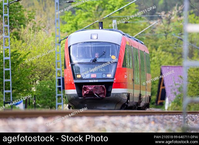 17 May 2021, Saxony, Schöna: A Deutsche Bahn passenger train is travelling in the Elbe Valley towards the Czech town of D··ín (Decin)