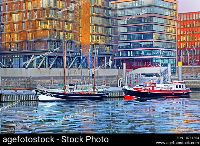 Traditionsschiffhafen im Sandtorhafen, Sandtorkai in der Hafencity von Hamburg, Deutschland / Traditional harbor at Sandtor harbor, Sandtor wharf Hafencity