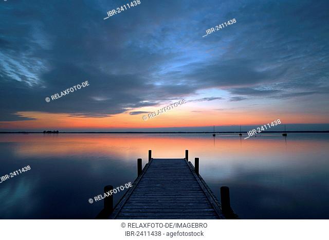 Dramatic evening sky above the lake with a wooden pier in the foreground, Steinhude am Meer, Lower Saxony, Germany, Europe