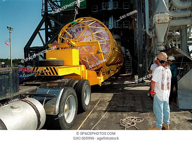 05/25/2000 --- At Launch Pad 36A, Cape Canaveral Air Force Station, a Centaur rocket arrives for mating with the Atlas IIA rocket already in the tower