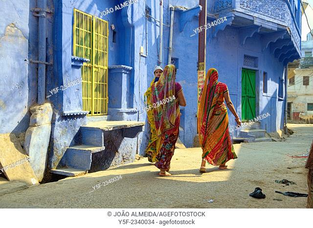 Women on colorful saris at the backstreets of Bundi