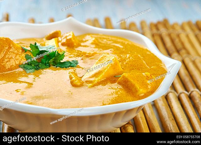 Lahsooni Methi Paneer, garlic flavored cottage cheese cooked in a creamy gravy with either fresh or dried fenugreek leaves
