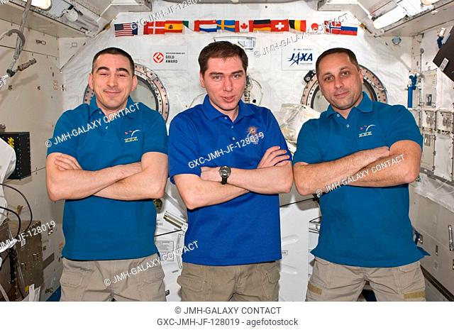 Russian cosmonauts Anatoly Ivanishin (left), Expedition 30 flight engineer; Sergei Volkov (center), Expedition 29 flight engineer; and Anton Shkaplerov