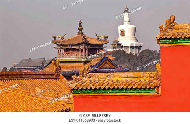 Beihai Buddhist Stupa Yellow Roofs Dragon Pavilion Gugong, Forbidden City Roof Figures Decorations Emperor\'s Palace Built in the 1400s in the Ming Dynasty