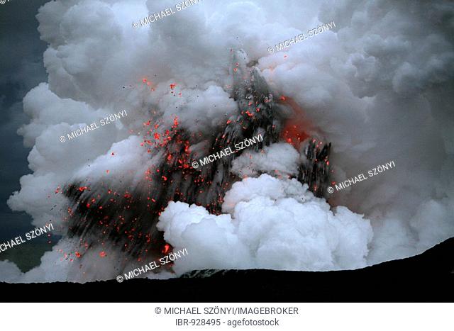 Smoke- and gas clouds and explosions where the Kilauea Volcano lava and the waters of the Pacific Ocean meet, Kalapana, Big Island, Hawai'i, Hawaii, USA