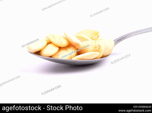 Blanchierte Mandeln - Blanched almonds on spoon