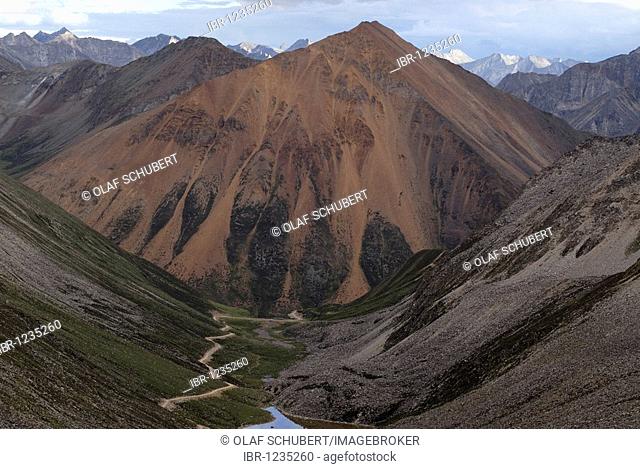 Mountains at the ascent to the Lhamo Latso, Oracle Lake, Tibet, China, Asia